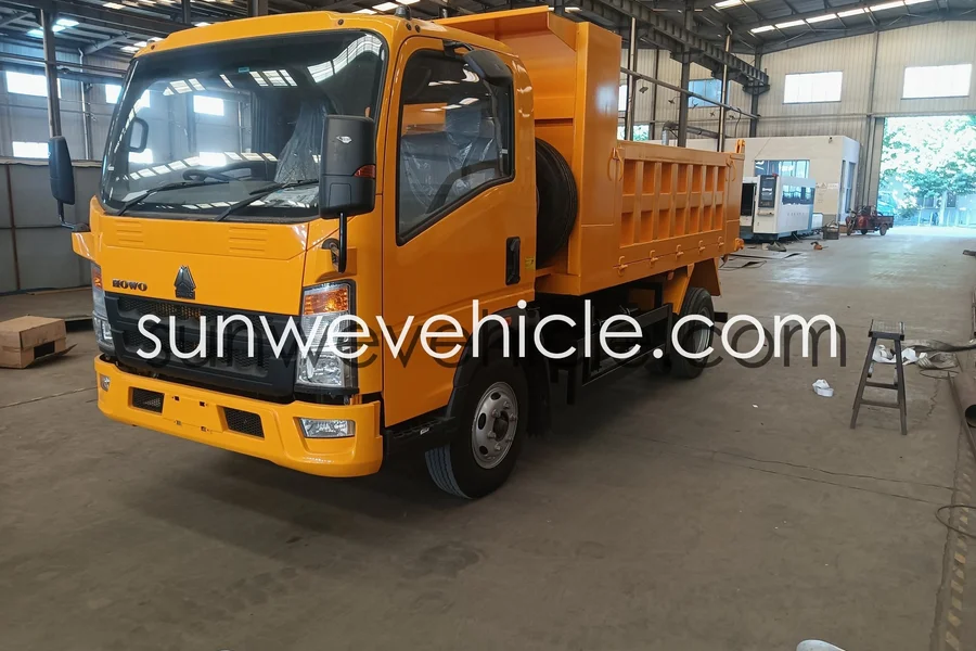 HOWO 4X2 5-Ton Dump Truck Yellow 1880 Single Row 3600x2100x800