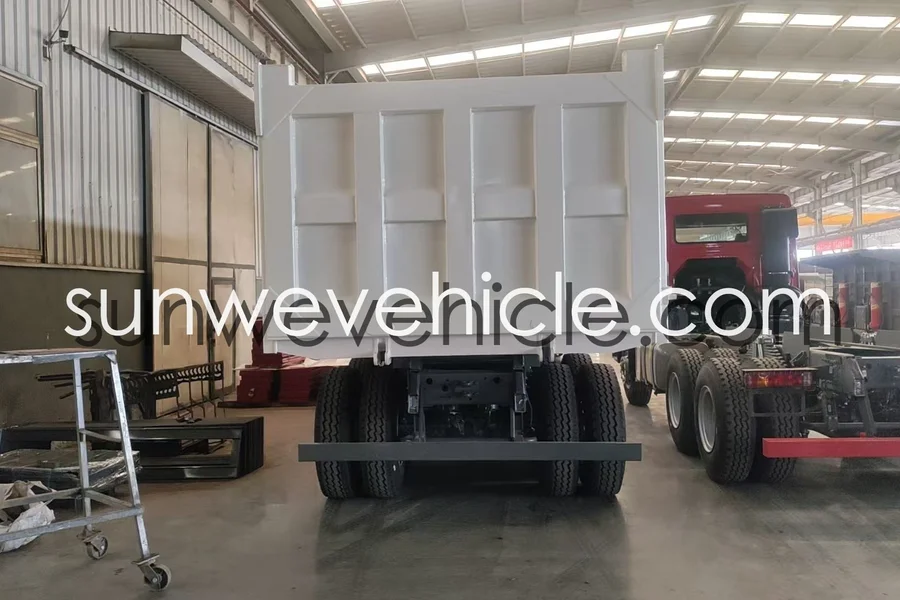 HOWO NX 8X4 371HP Dump Truck