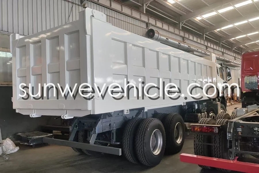 HOWO NX 8X4 371HP Dump Truck