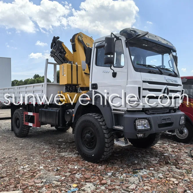 BEIBEN 4×4 White Fold-arm Boom Crane Truck