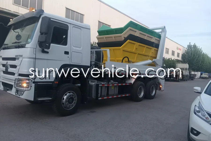 HOWO Hook Lift Garbage Truck