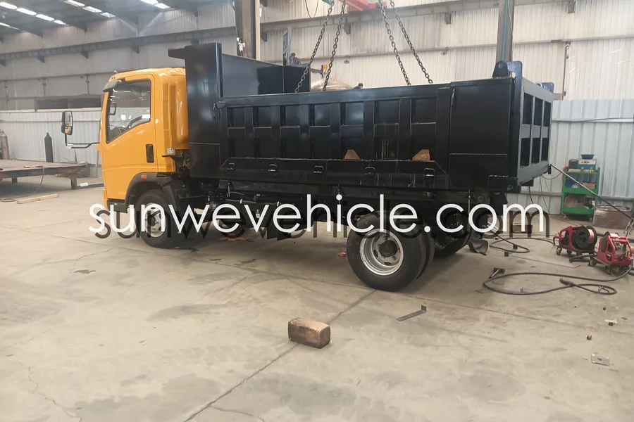 HOWO 4X2 5-Ton Dump Truck Yellow 1880 Single Row 3600x2100x800