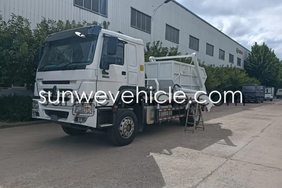 HOWO Hook Lift Garbage Truck