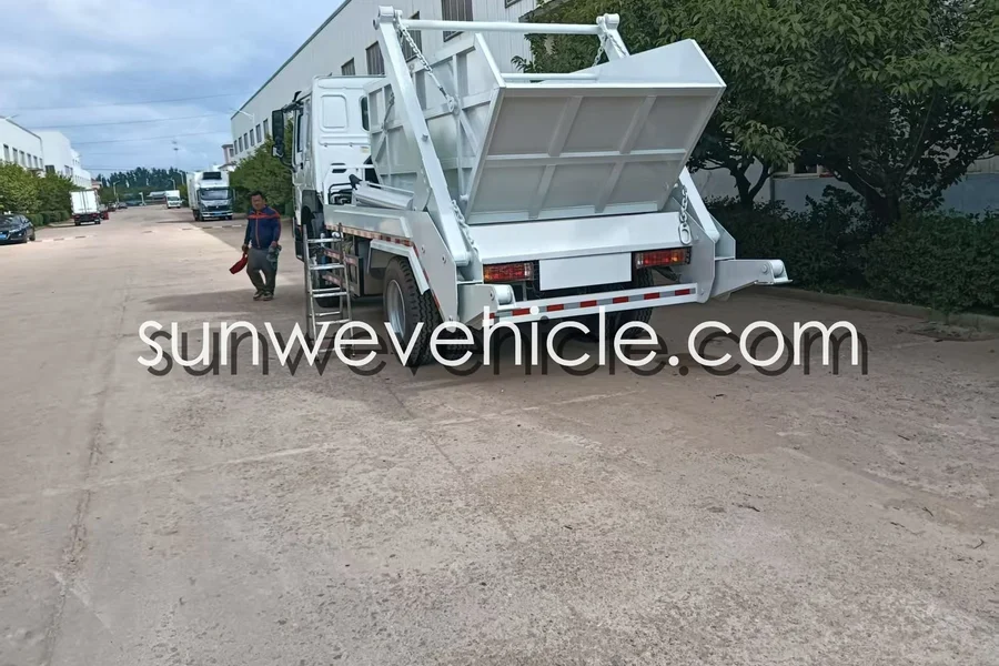 HOWO Hook Lift Garbage Truck