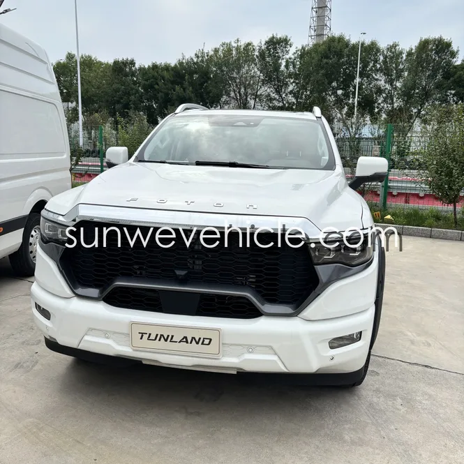 FOTON TUNLAND 4X4 Pickup Truck