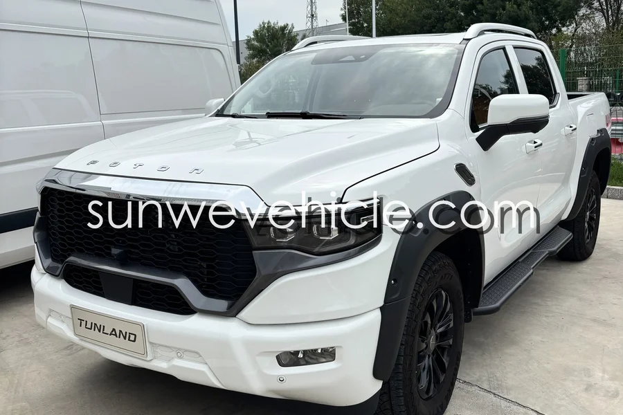 FOTON TUNLAND 4X4 Pickup Truck
