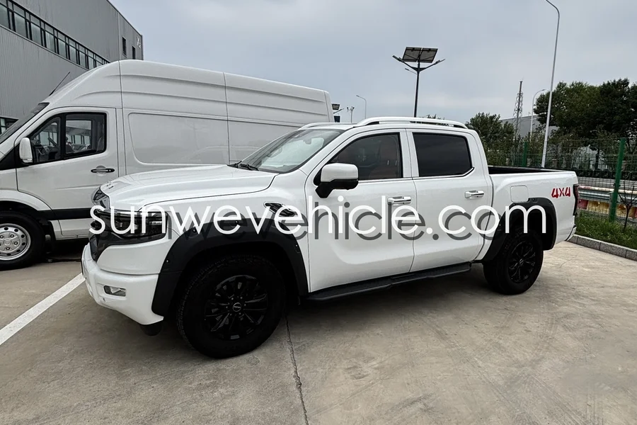 FOTON TUNLAND 4X4 Pickup Truck