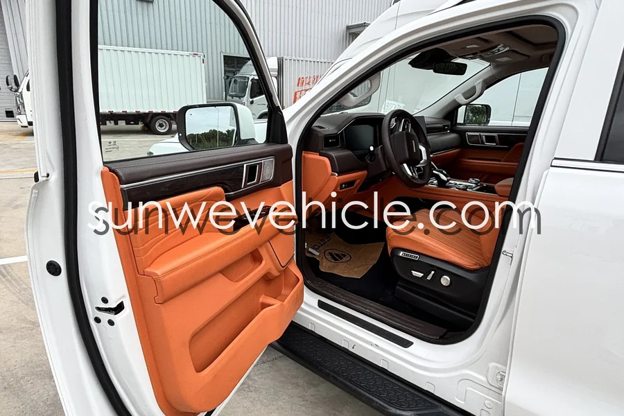 FOTON TUNLAND 4X4 Pickup Truck