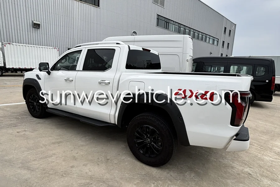 FOTON TUNLAND 4X4 Pickup Truck