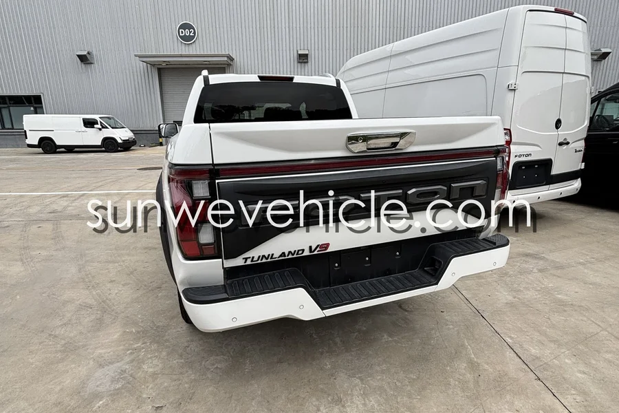 FOTON TUNLAND 4X4 Pickup Truck