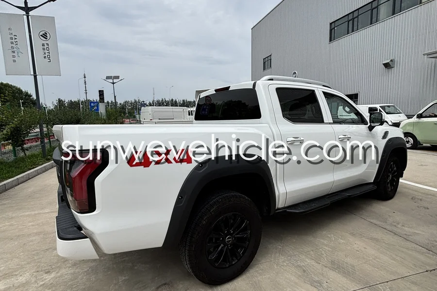 FOTON TUNLAND 4X4 Pickup Truck