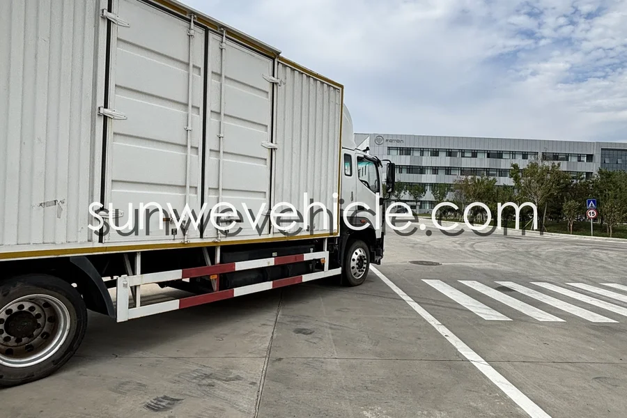 FOTON AUMARK 4x2 Box Truck