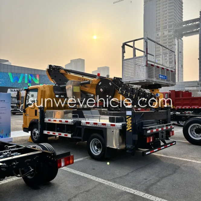 HOWO 4×2 Aerial Work Platform Truck 35m