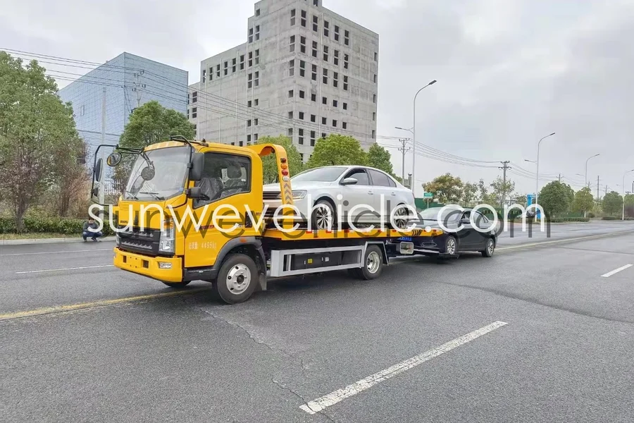 HOWO 4x2 Wrecker Truck - Professional Heavy Duty Tow Truck with 5-Ton Load Capacity