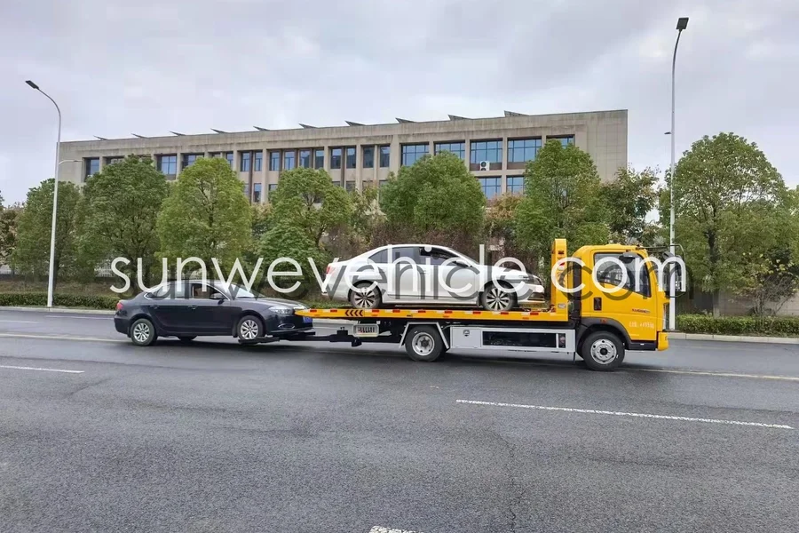 HOWO 4x2 Wrecker Truck - Professional Heavy Duty Tow Truck with 5-Ton Load Capacity