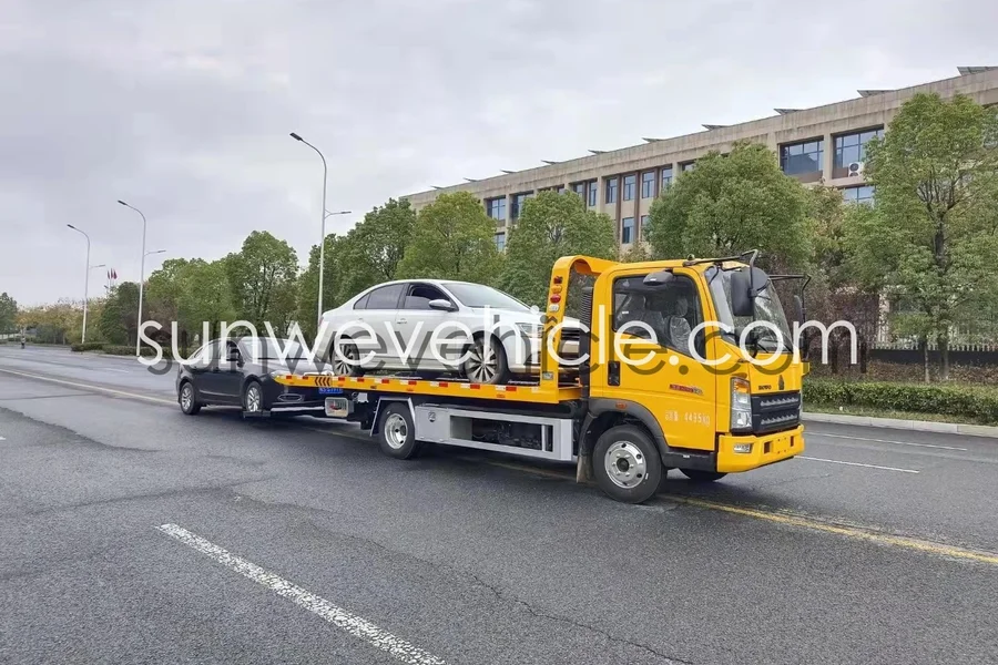HOWO 4x2 Wrecker Truck - Professional Heavy Duty Tow Truck with 5-Ton Load Capacity