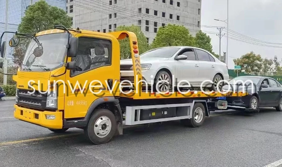 HOWO 4x2 Wrecker Truck - Professional Heavy Duty Tow Truck with 5-Ton Load Capacity